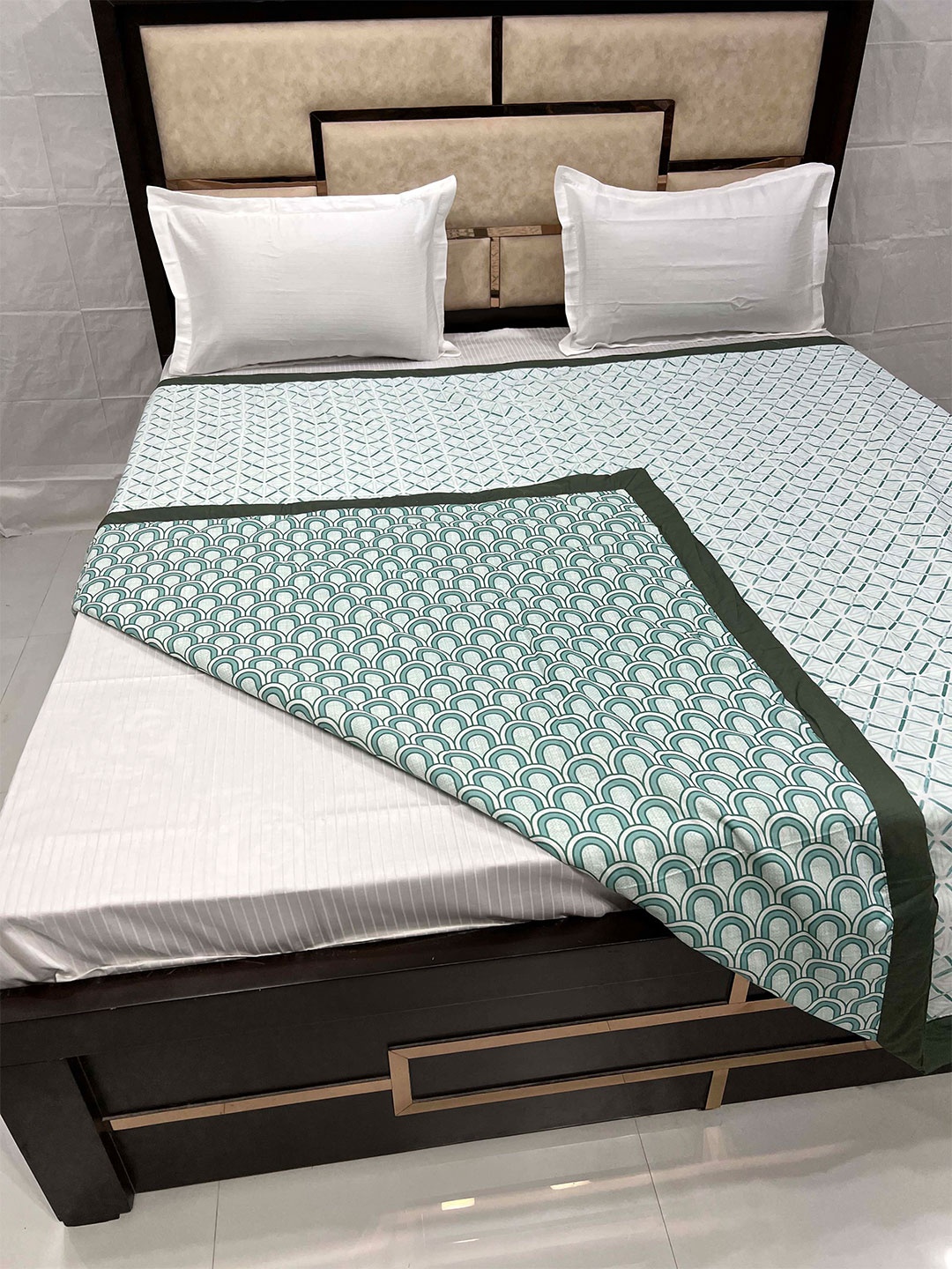 

Pure Decor Green & White Geometric AC Room 233 GSM Double Bed Dohar