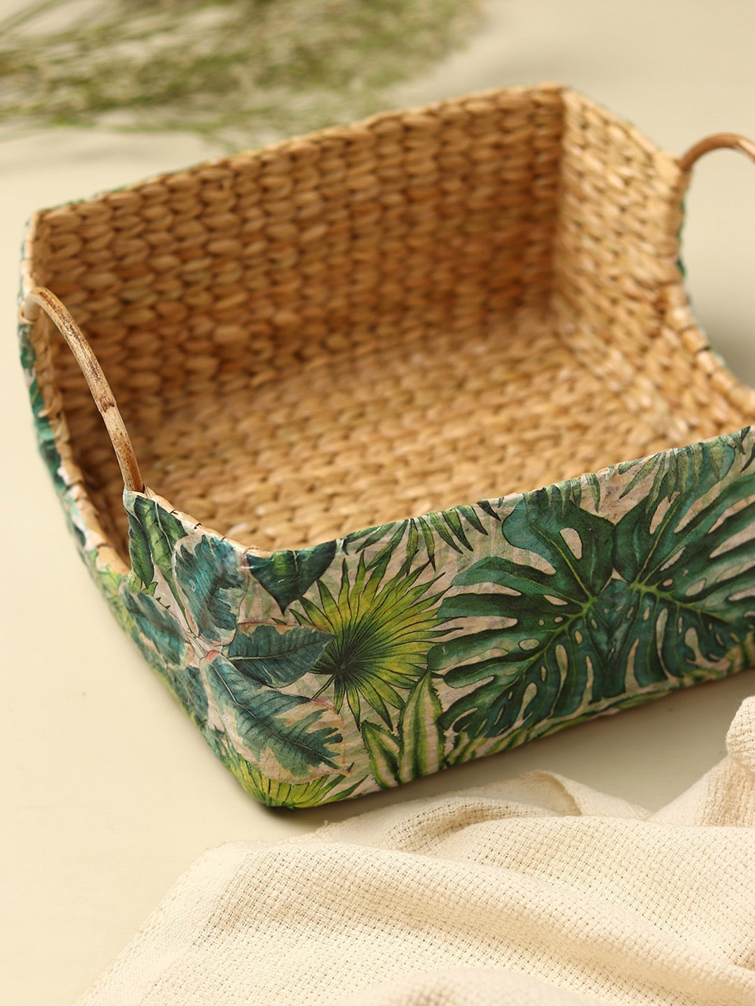 

HABERE INDIA Green & Beige Printed Jute Vegetable Bascket