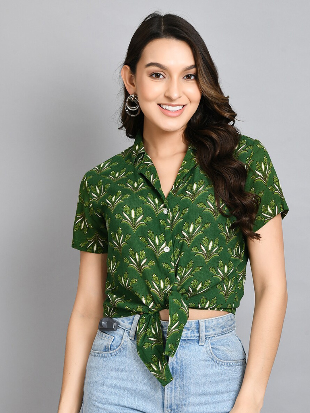 

PRETTY LOVING THING Floral Printed Shirt Style Crop Top, Green