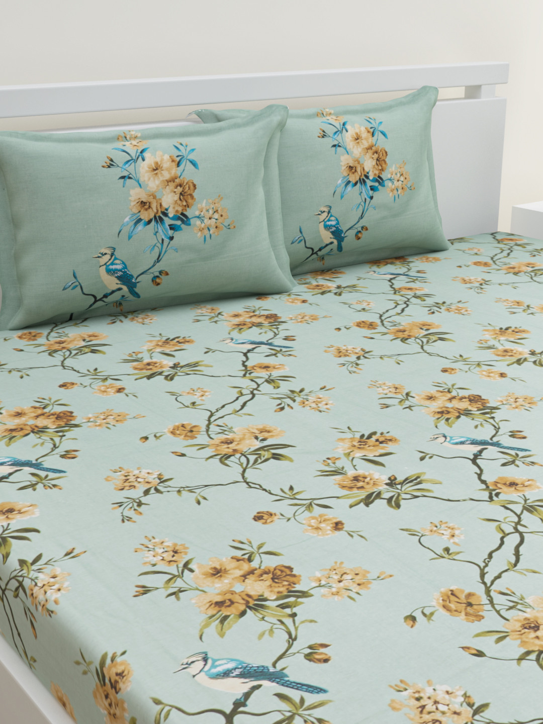 

HOME AFFAIRS Green & White Cotton 180 TC King Bedsheet with 2 Pillow Covers