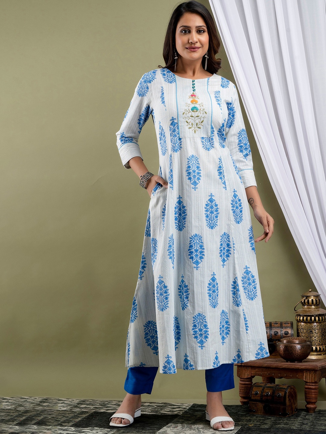 

SUTI Women Ethnic Motifs Printed Thread Work Cotton A-Line Kurta, White