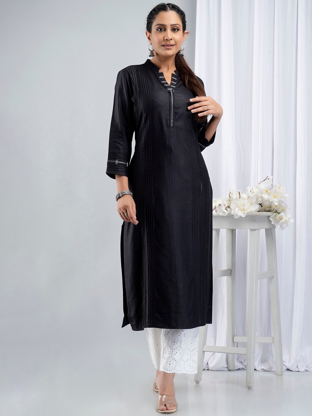 

SUTI Women Straight Cotton Silk Kurta, Black