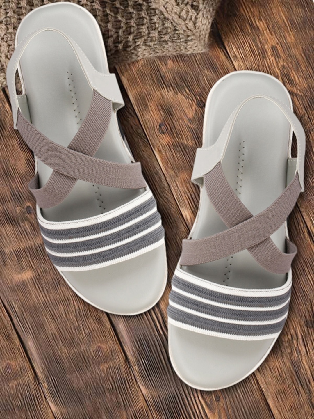 

sneakers villa Women Striped Open Toe Flats, Grey