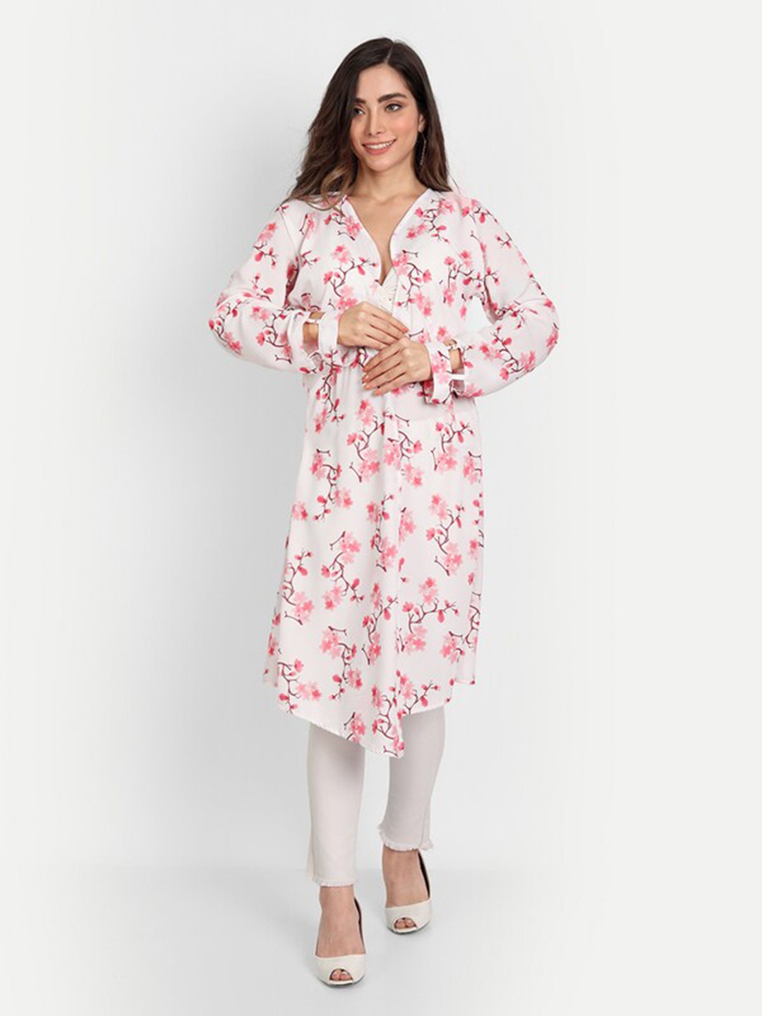 

KIROSHE BY KIRAN Women Floral Printed Shrug, White