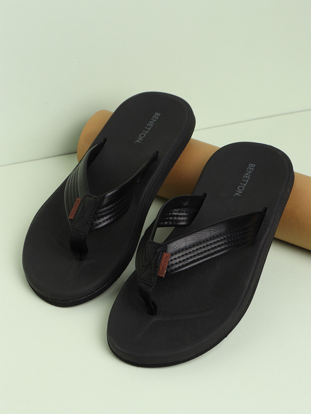 

United Colors of Benetton Men Rubber Thong Flip-Flops, Black