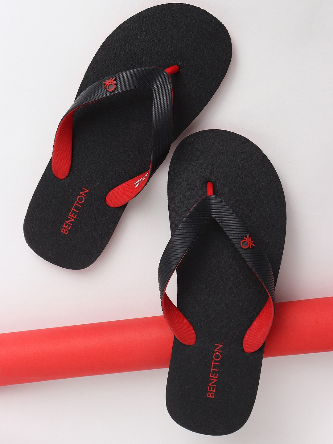 

United Colors of Benetton Men Rubber Thong Flip-Flops, Black