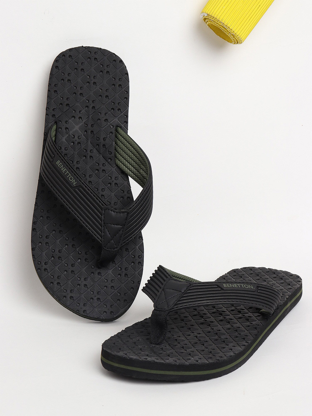 

United Colors of Benetton Men Rubber Thong Flip-Flops, Black