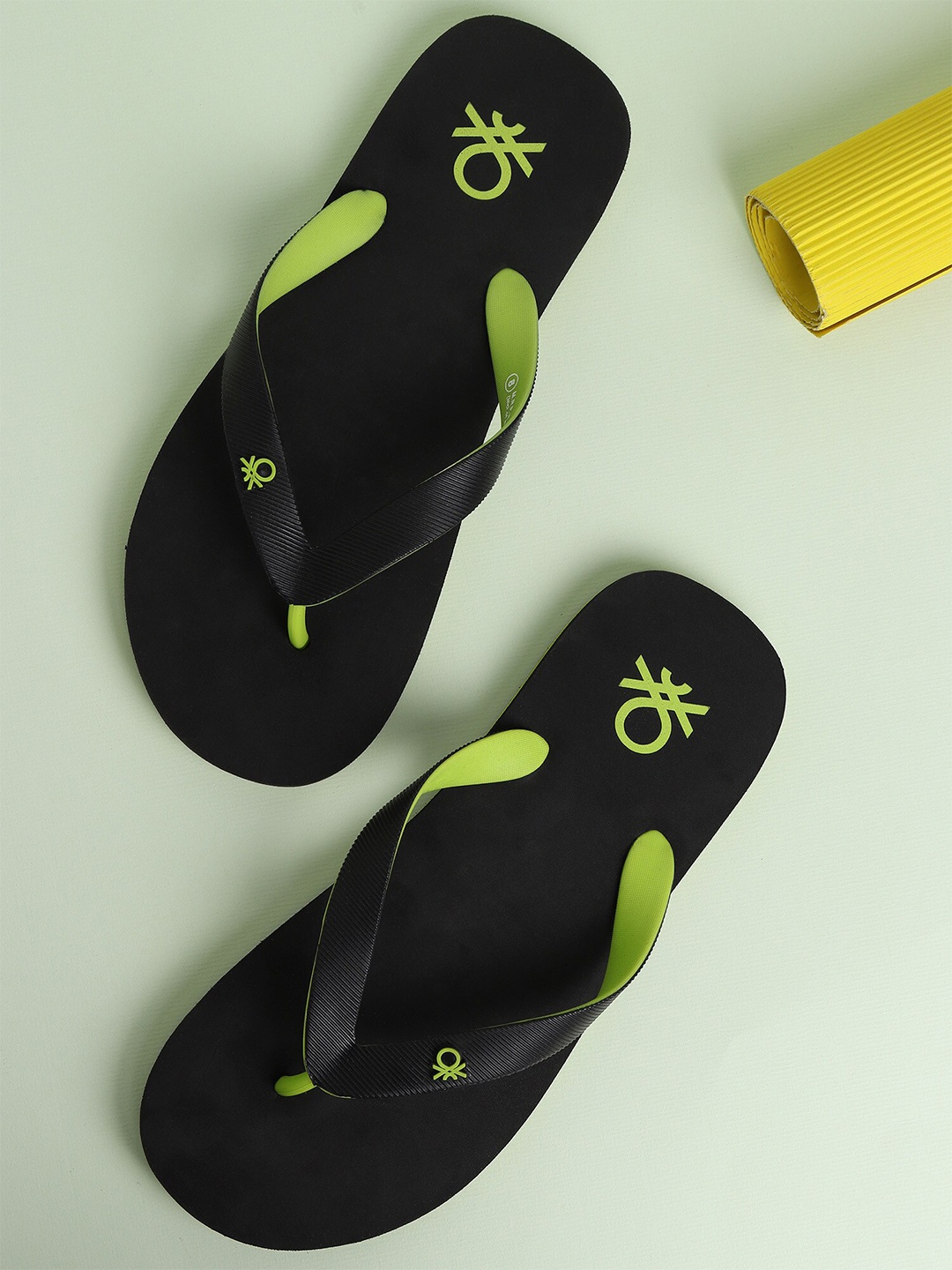 

United Colors of Benetton Men Rubber Thong Flip-Flops, Black
