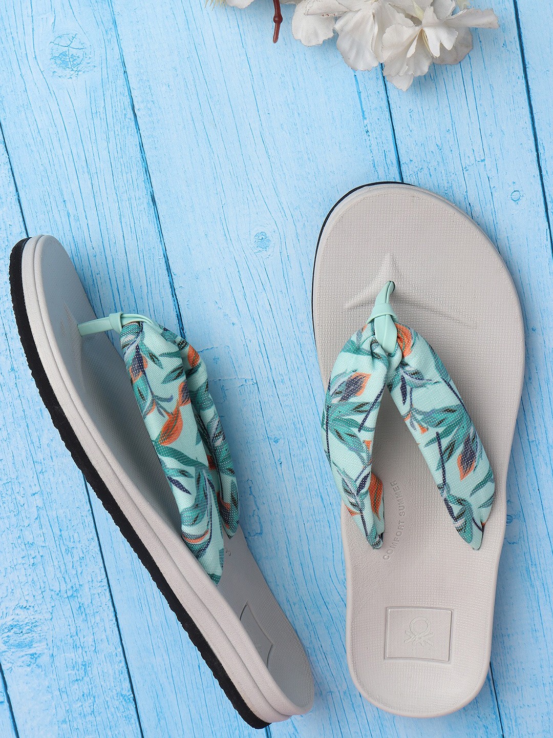 

United Colors of Benetton Women Printed Rubber Thong Flip-Flops, Grey