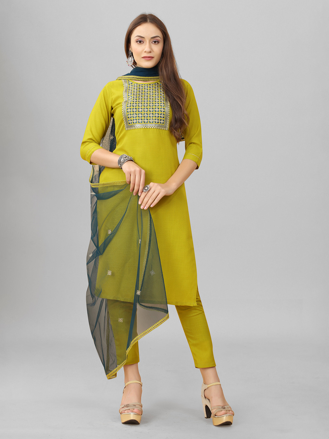 

ASPORA Women Green Embroidered Round Neck Kurta with Trousers & Dupatta