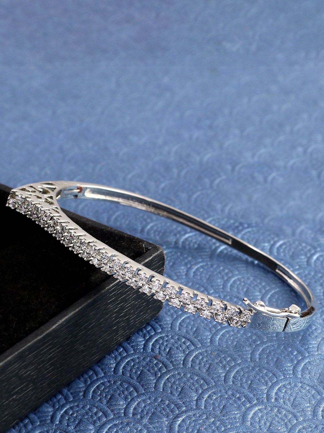 

Jewar Mandi Women Silver-Toned & White Brass Cubic Zirconia Antique Silver-Plated Bangle-Style Bracelet