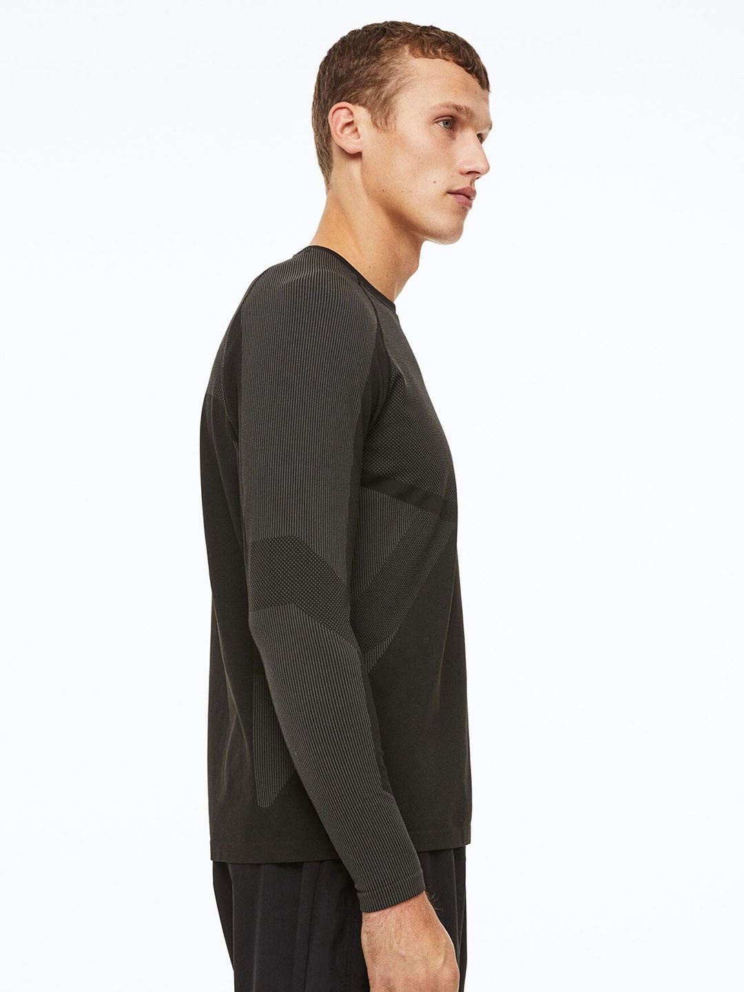 

H&M Men Seamless Sports Top In Dry Move, Black