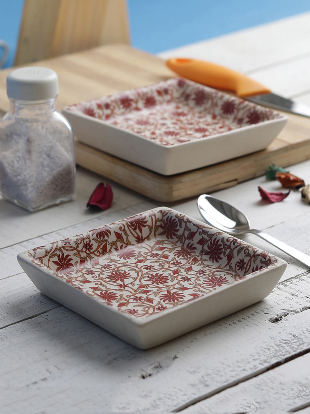

MIAH Decor Off-White & Red Set of 2 Handcrafted Ceramic Dinner Plates