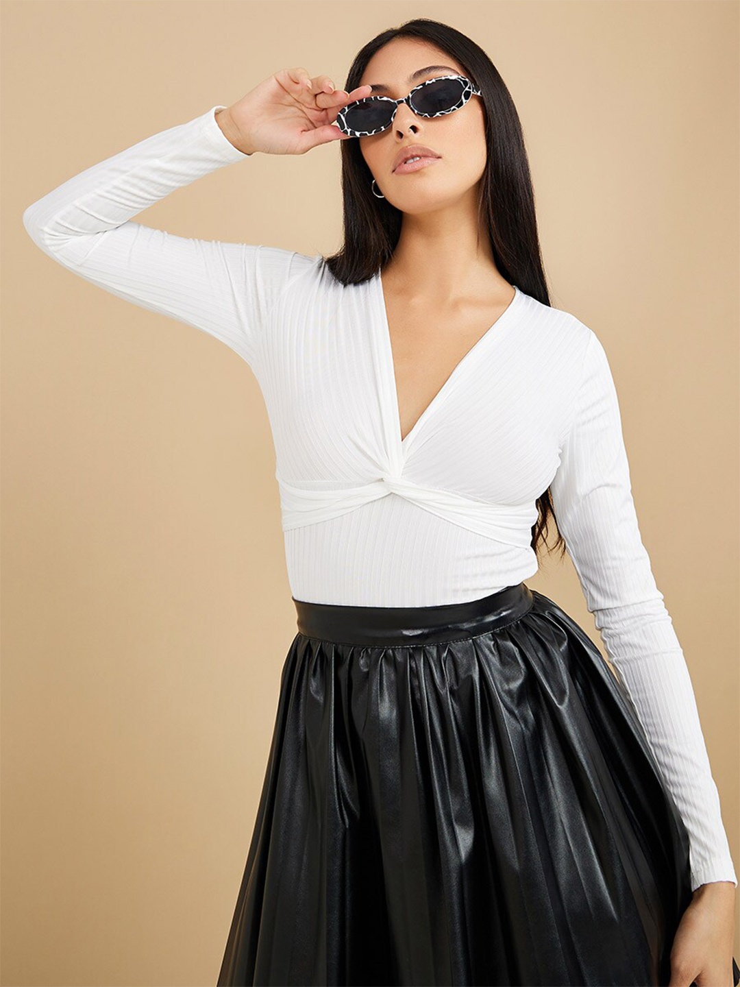 

Styli Solid V-Neck Fitted Top, White