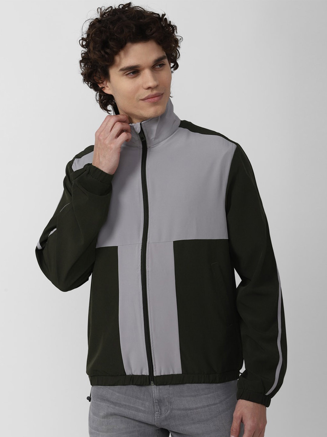 

FOREVER 21 Men Colourblocked Sporty Jacket, Black