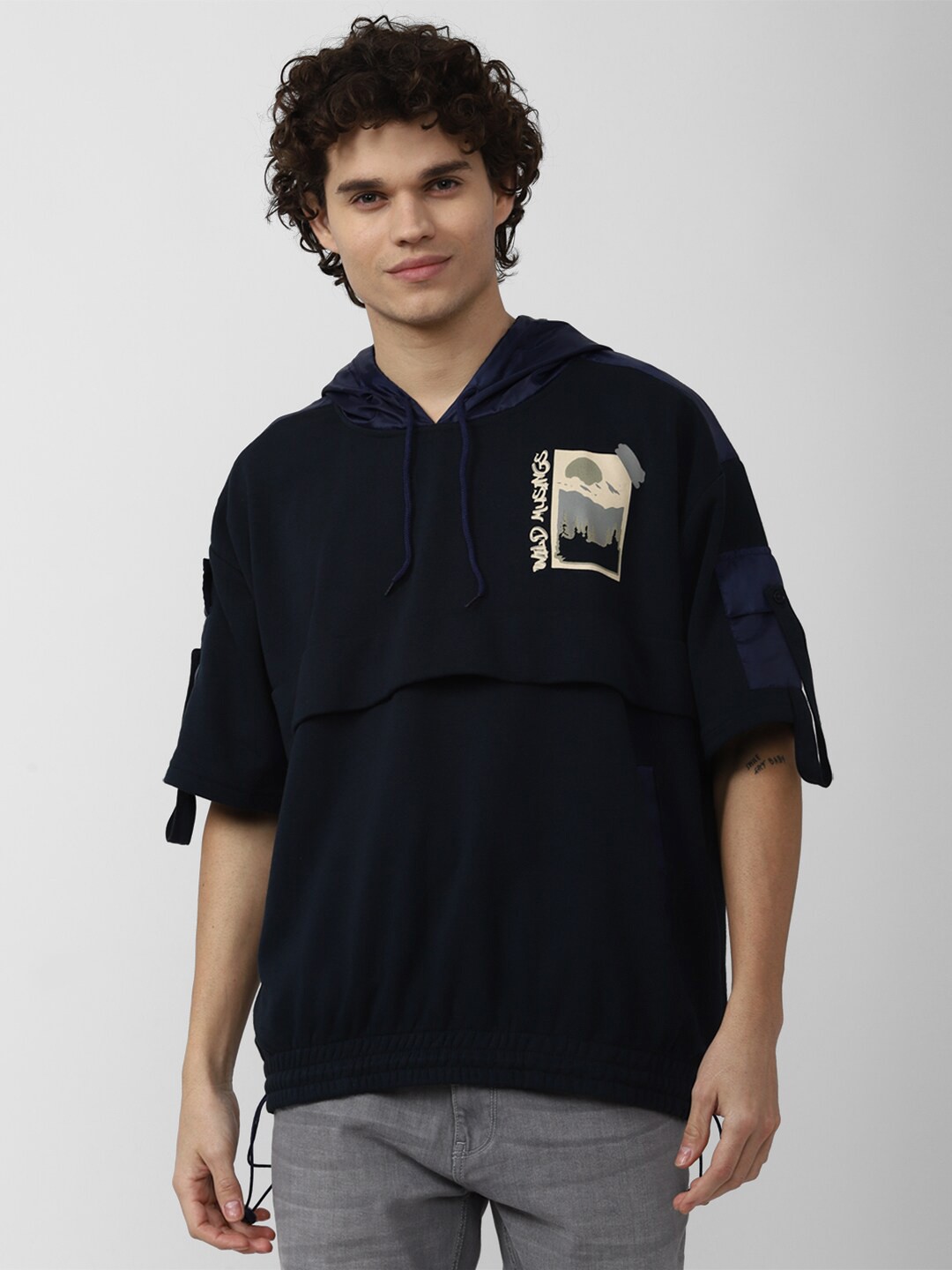 

FOREVER 21 Men Printed Roll-Up Sleeves Cotton T-shirt, Navy blue
