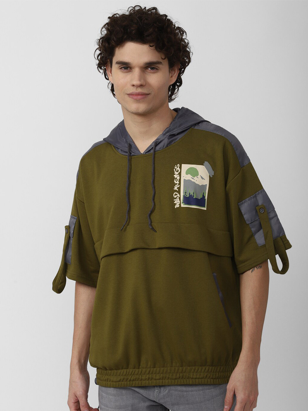 

FOREVER 21 Men Printed Roll-Up Sleeves Cotton T-shirt, Green