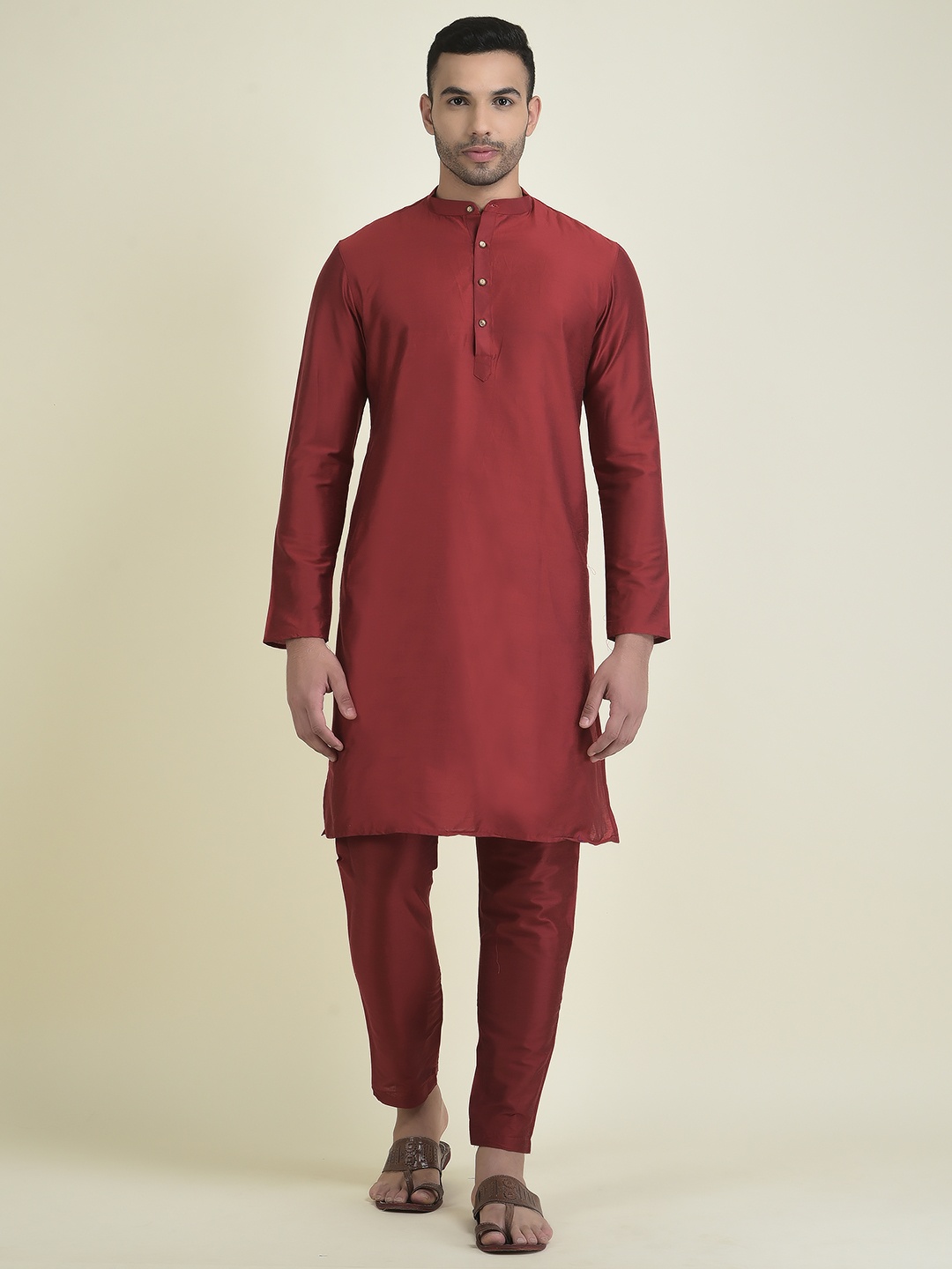 

DEYANN Men Solid Kurta with Pyjamas, Red