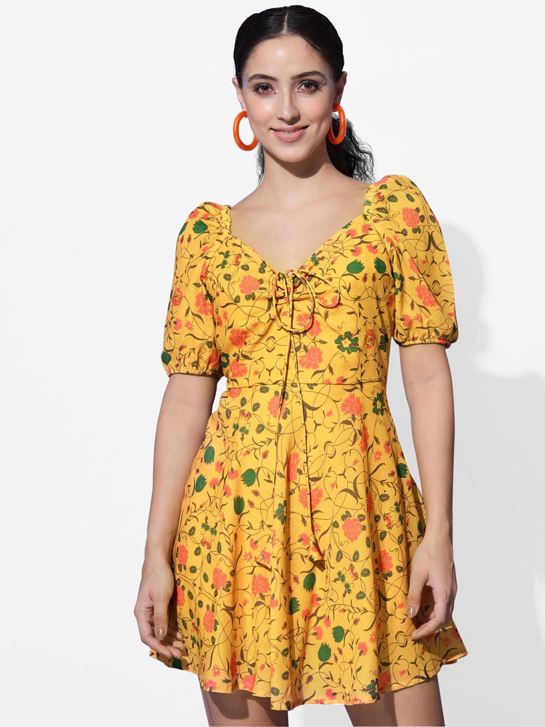 

Shopping Queen Yellow Floral Printed Dress