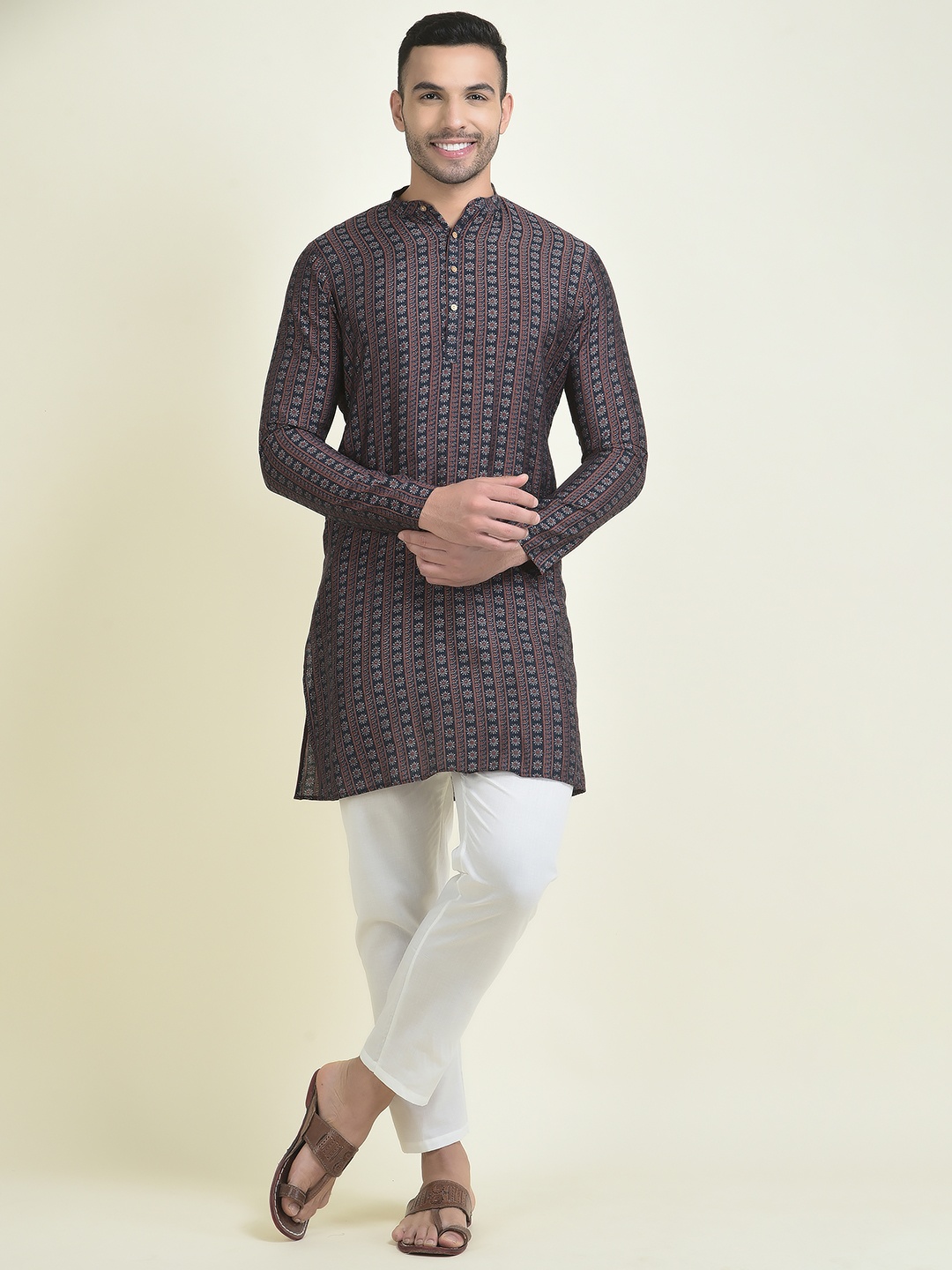 

DEYANN Men Ethnic Motifs Printed Kurta with Pyjamas, Navy blue