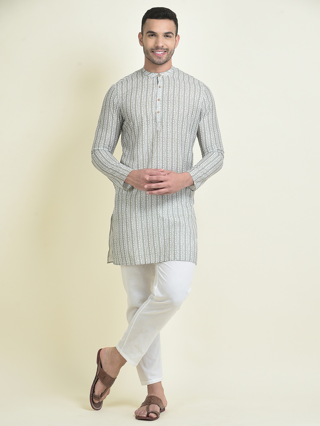 

DEYANN Men Printed Kurta with Pyjamas, Green