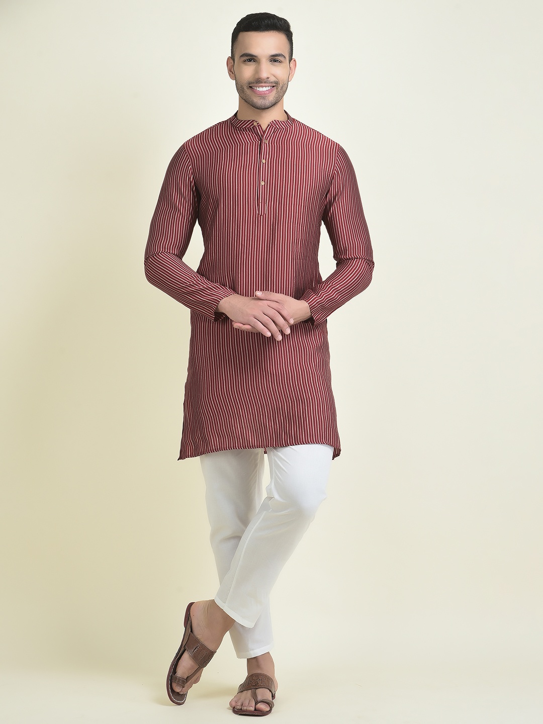 

DEYANN Men Striped Kurta with Pyjamas, Maroon