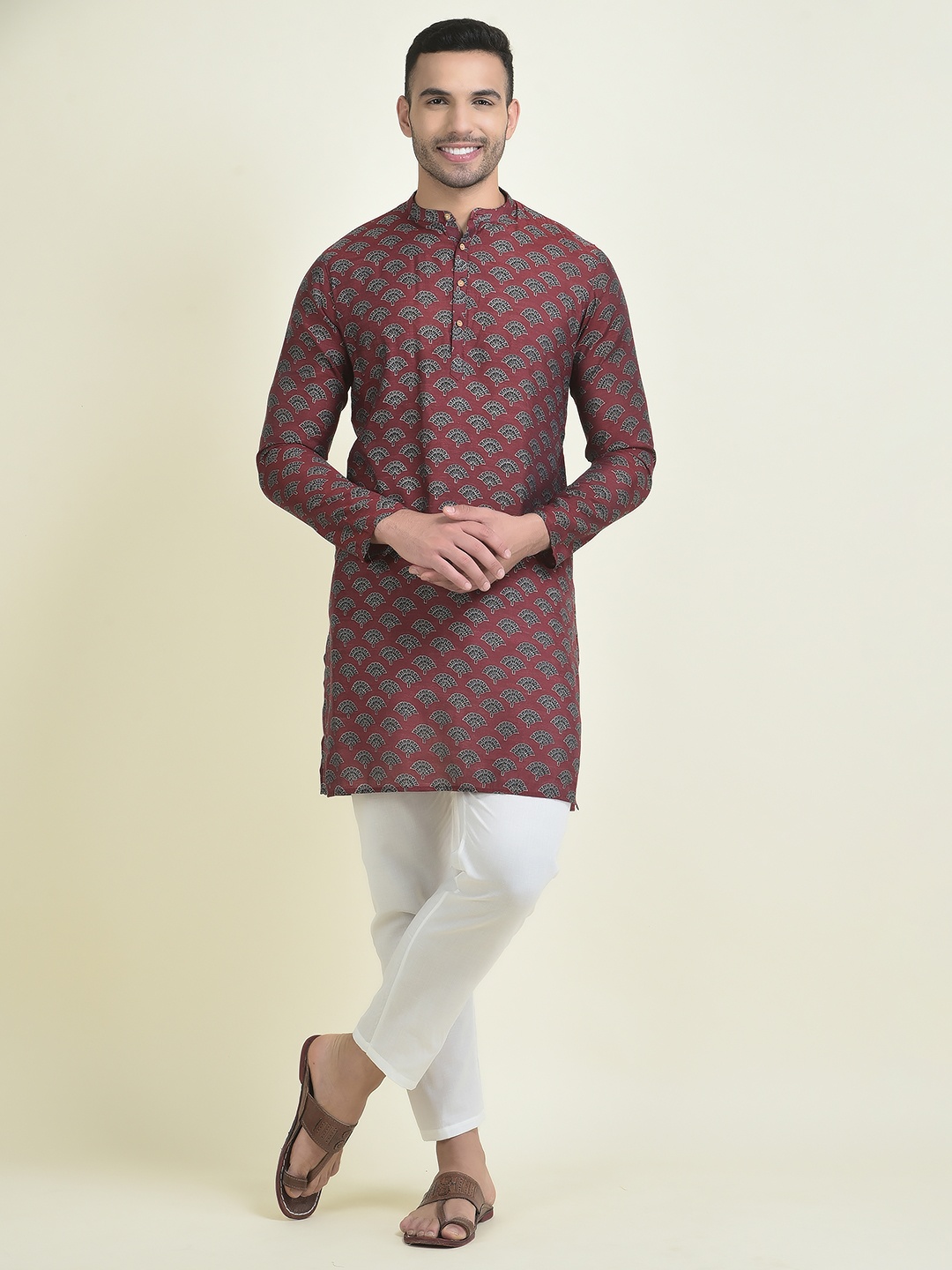 

DEYANN Men Ethnic Motifs Printed Kurta with Pyjamas, Red