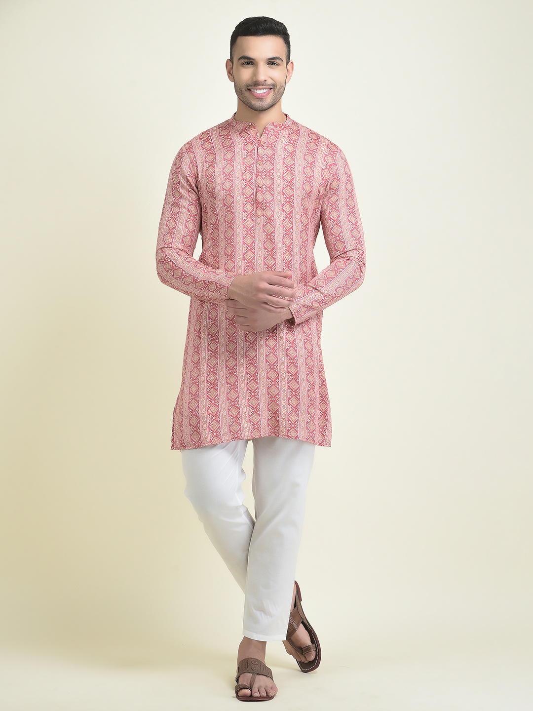

DEYANN Men Pink Ethnic Motifs Printed Kurta with Pyjamas