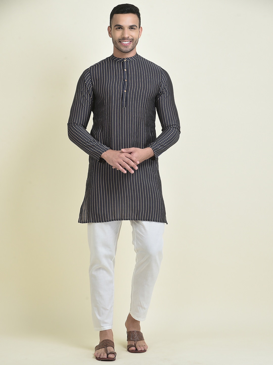 

DEYANN Men Ethnic Motifs Striped Kurta with Pyjamas, Black
