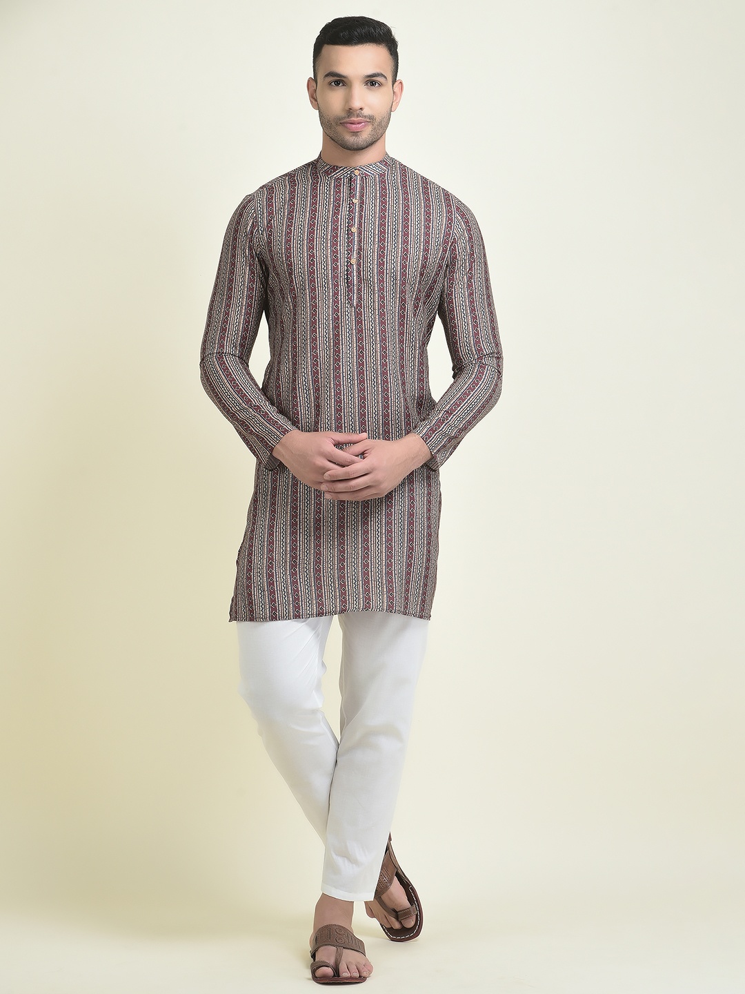 

DEYANN Men Ethnic Motifs Printed Kurta with Pyjamas, Maroon