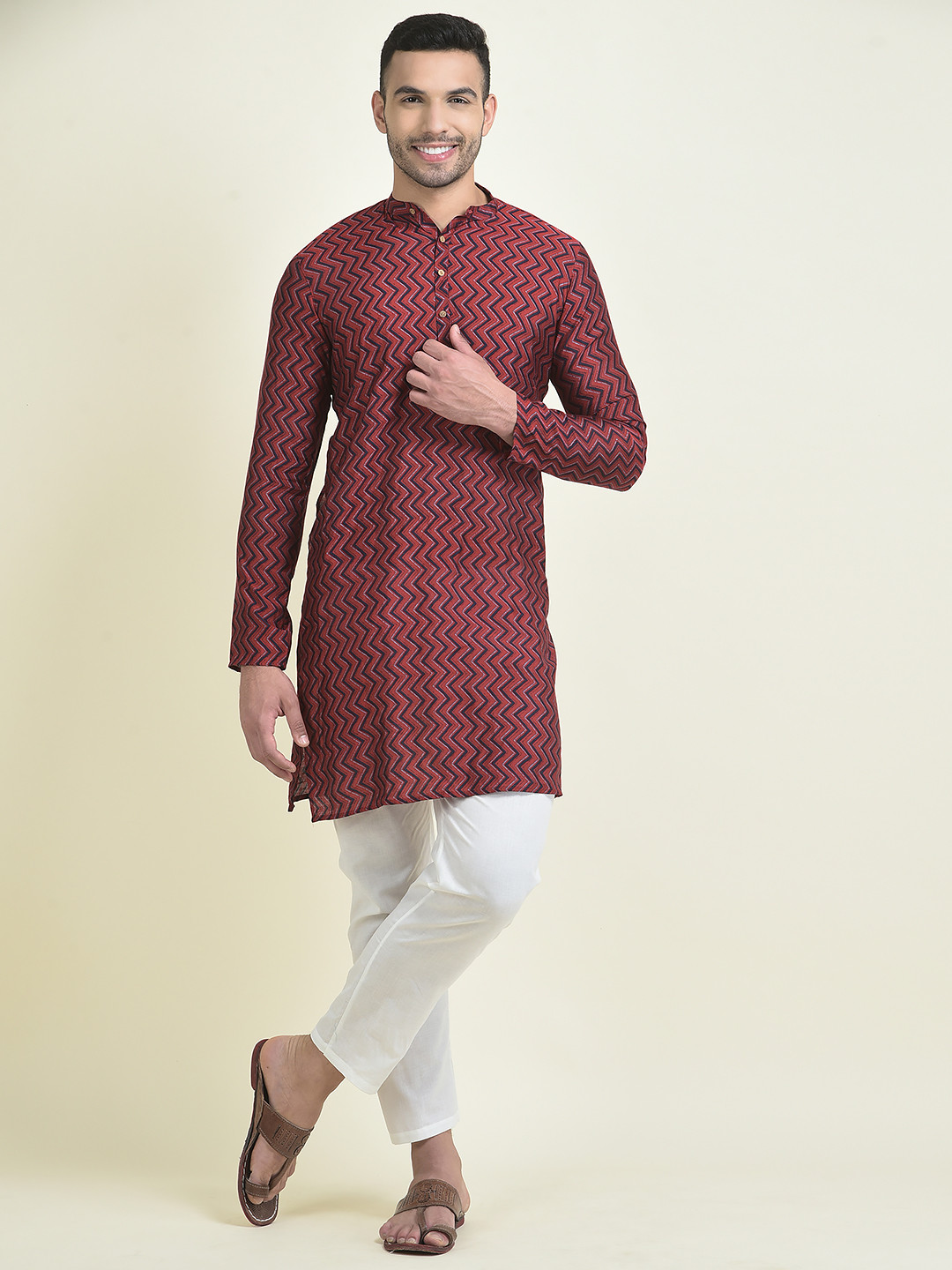 

DEYANN Men Printed Kurta with Pyjamas, Red