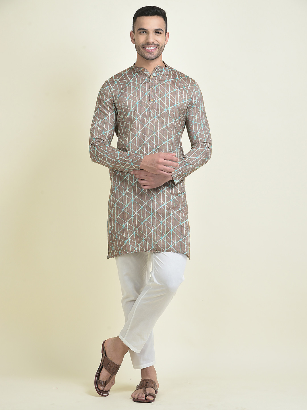 

DEYANN Men Ethnic Motifs Printed Kurta with Pyjamas, Brown