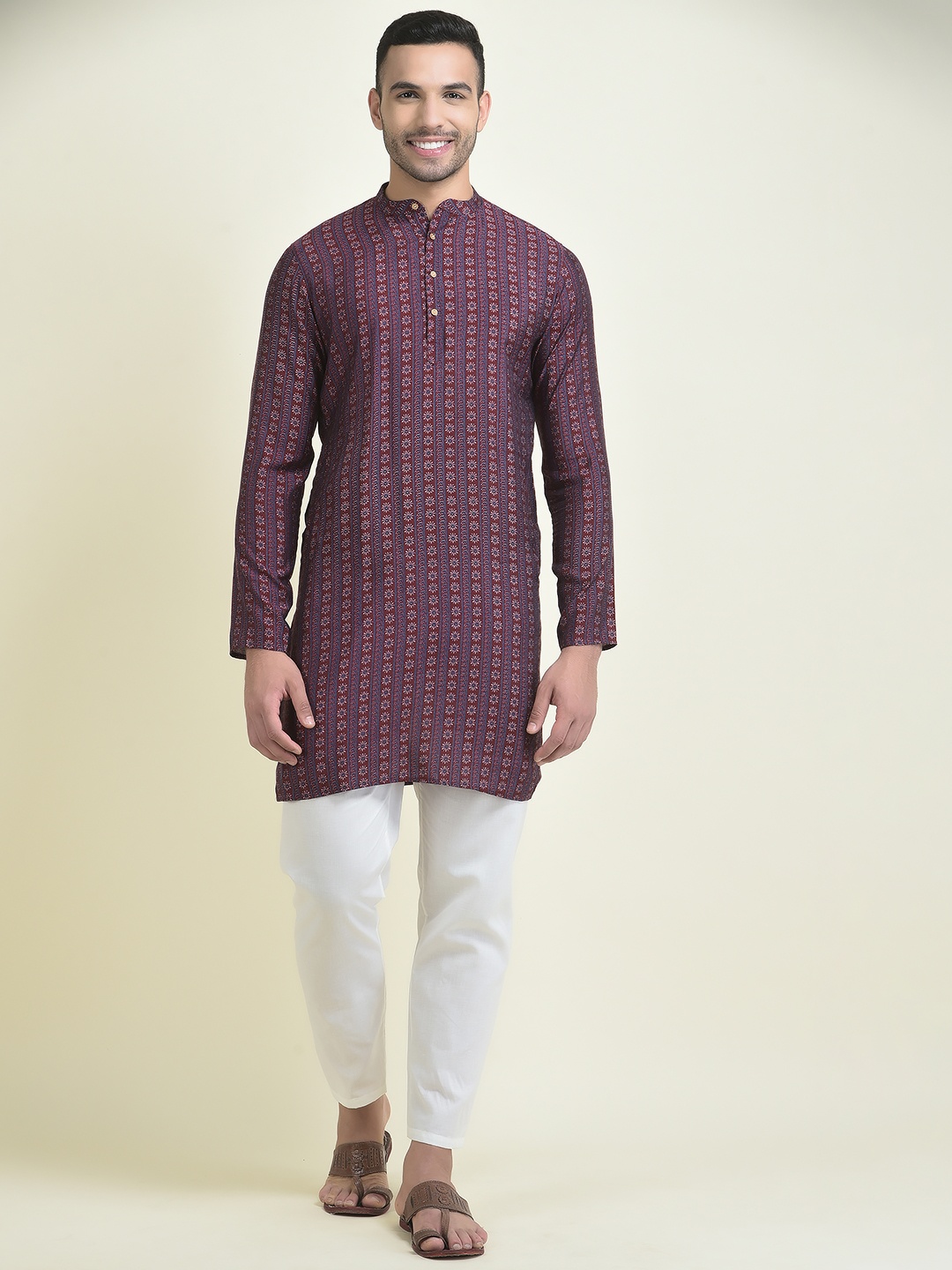 

DEYANN Men Ethnic Motifs Printed Kurta with Pyjamas, Maroon