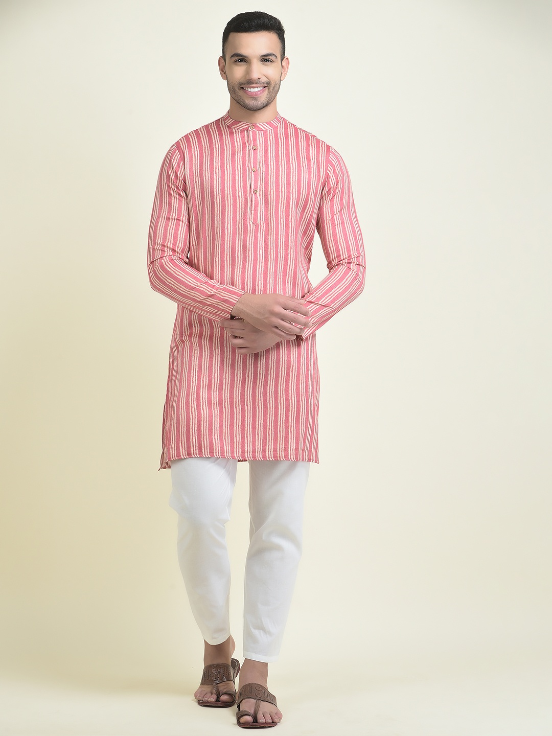 

DEYANN Men Printed Kurta with Pyjamas, Pink