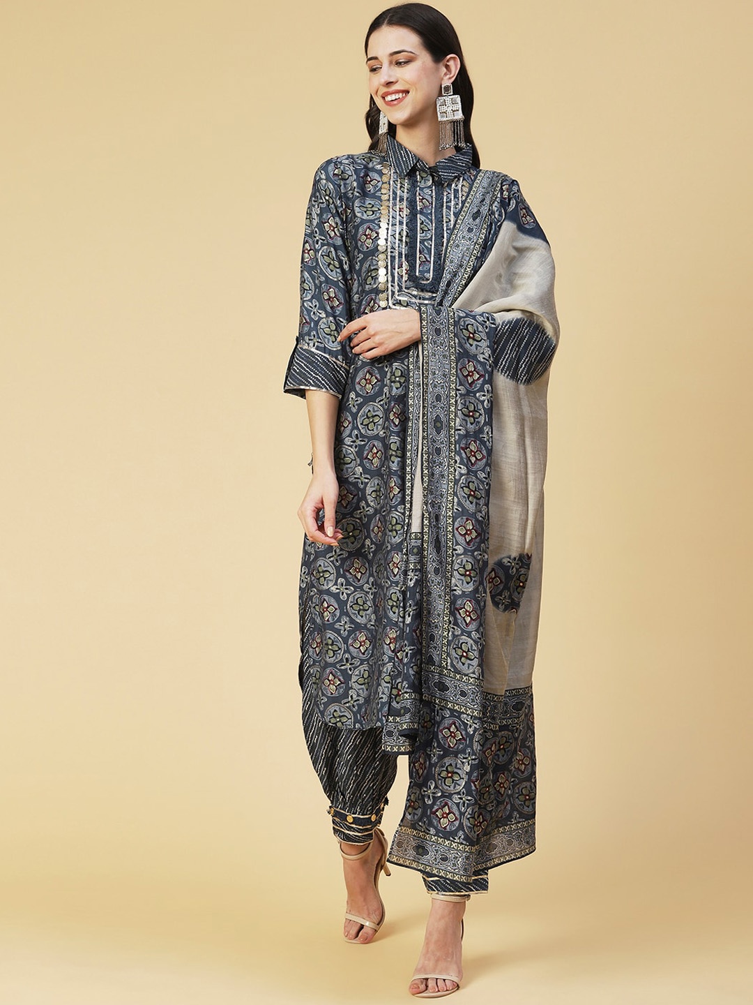 

FASHOR Women Floral Printed Gotta Patti Kurta with Harem Pants & With Dupatta, Teal