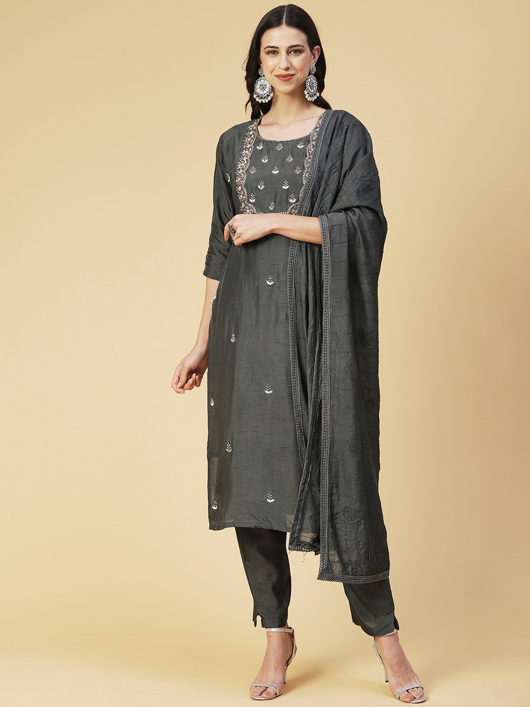 

FASHOR Women Steel Thread Work Kurta with Trousers & With Dupatta