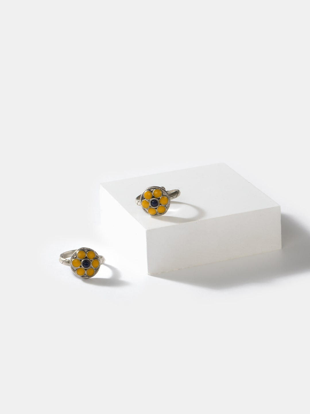 

SHAYA Set Of 2 Stone Studded 925 Silver Toe Rings