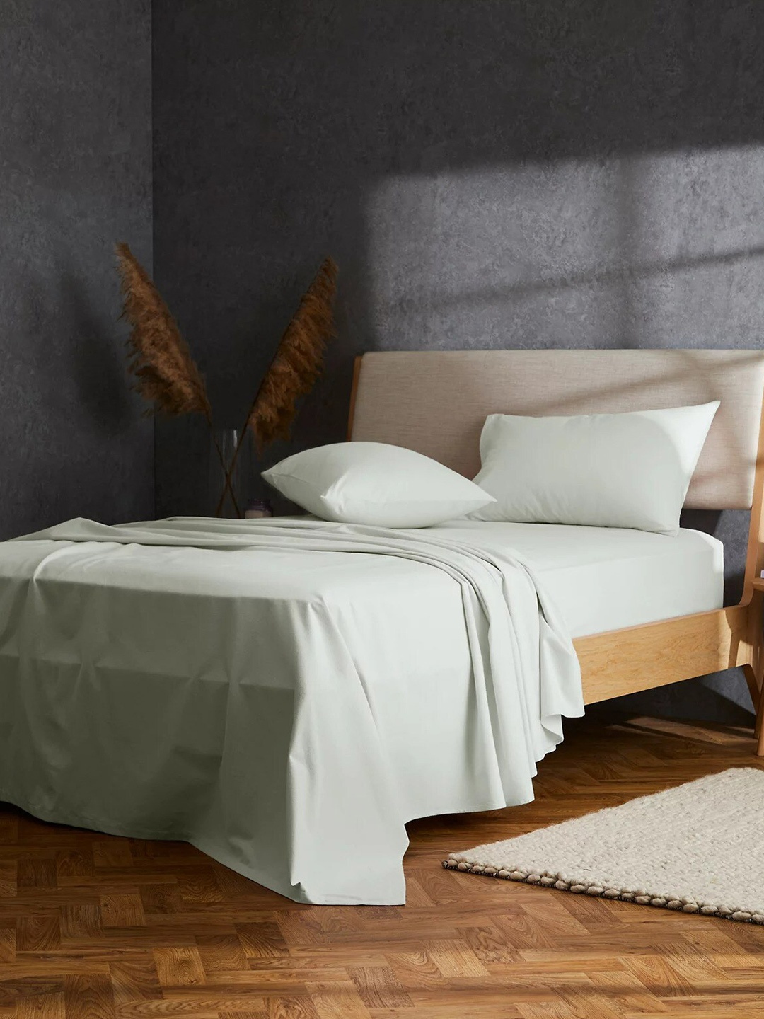 

Marks & Spencer Brush Grey 128 TC Cotton King Bedsheet with 2 Pillow Covers