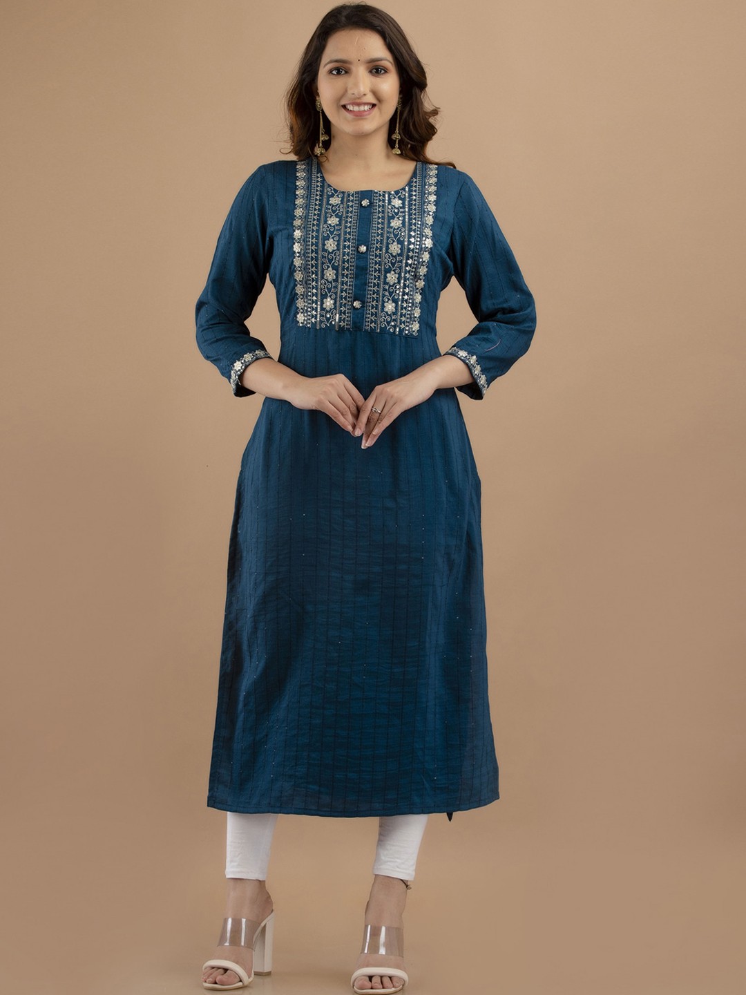

PREKSHA Floral Embroidered Round Neck Kurta, Blue