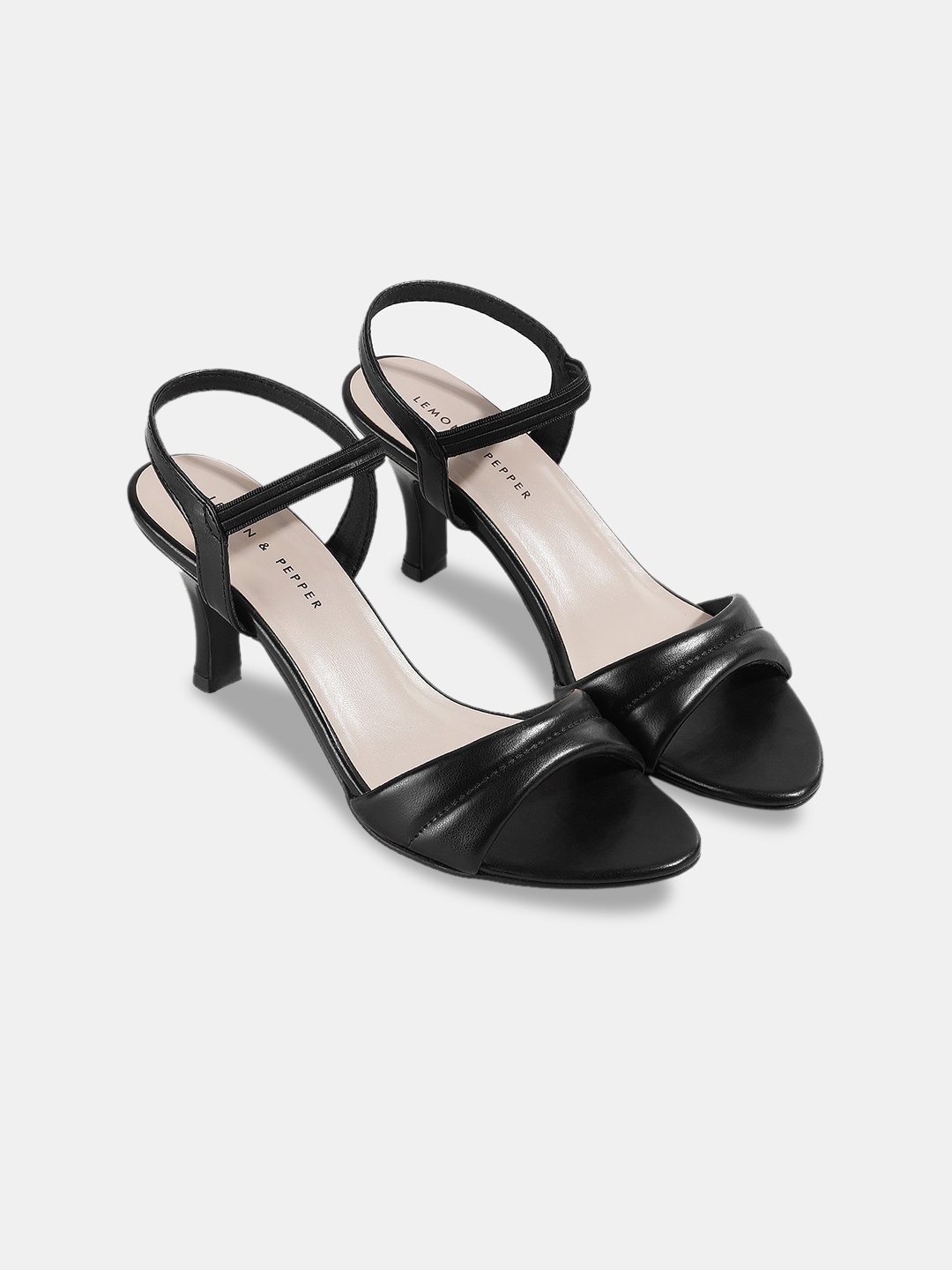 

LEMON & PEPPER Solid Kitten Heels, Black