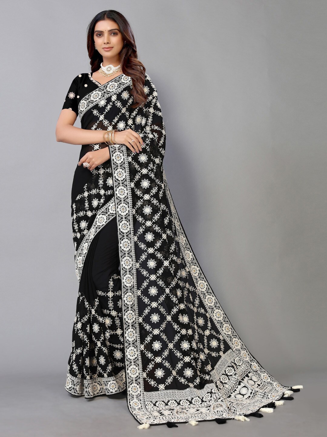 

HRITIKA Floral Chikankari Embroidered Pure Georgette Saree, Black