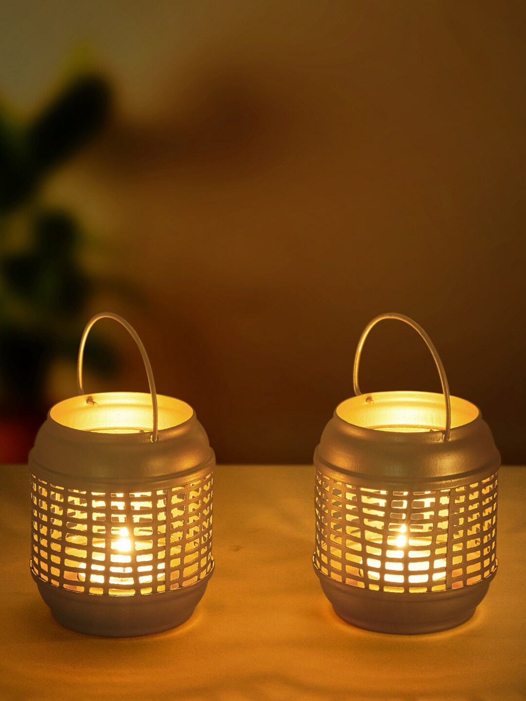 

Living scapes by Pantaloons Set of 2 Gold-Toned Candle holder