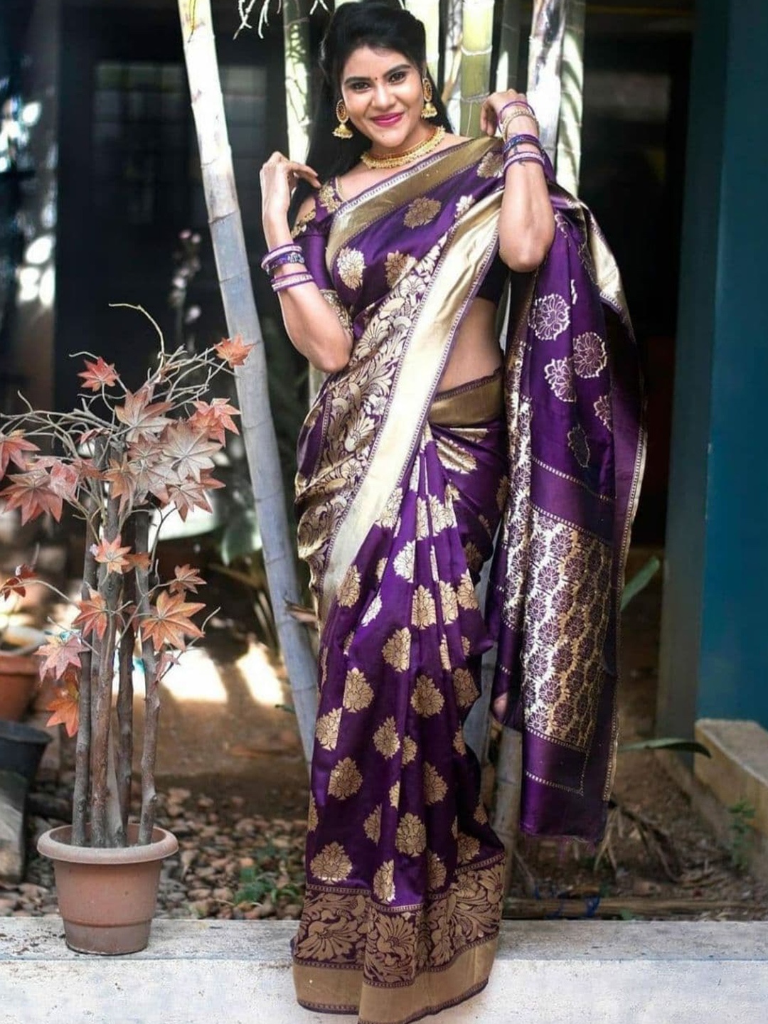 

Fashion Booms Woven Design Zari Pure Silk Kanjeevaram Saree, Navy blue