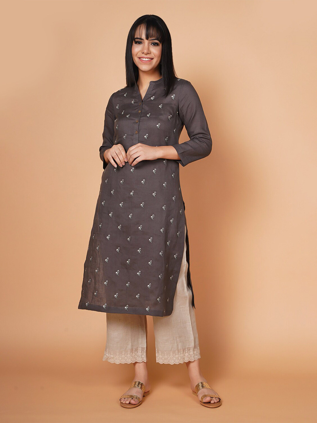 

BARARA ETHNIC Women Floral Embroidered Linen Kurta, Charcoal