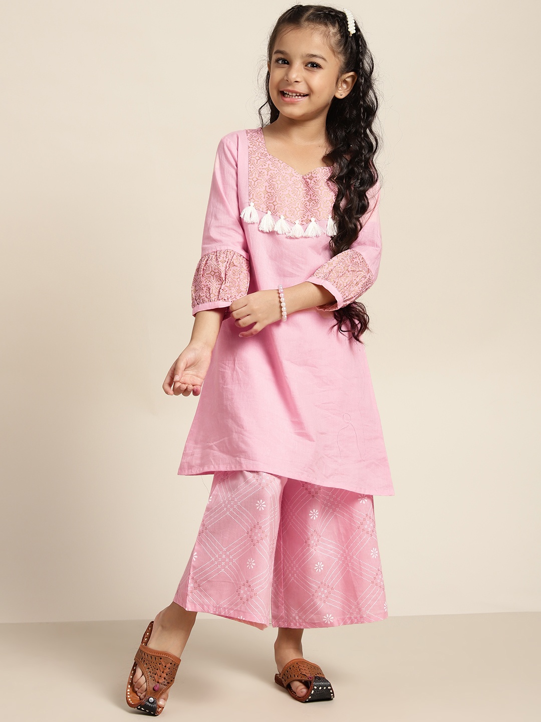 

Sangria Girls Ethnic Motifs Printed Pure Cotton Kurta with Trousers Set, Pink