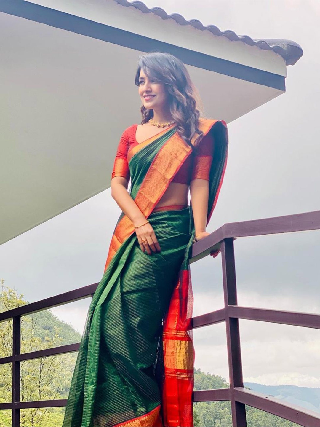 

Fashion Booms Woven Design Zari Pure Silk Saree, Green