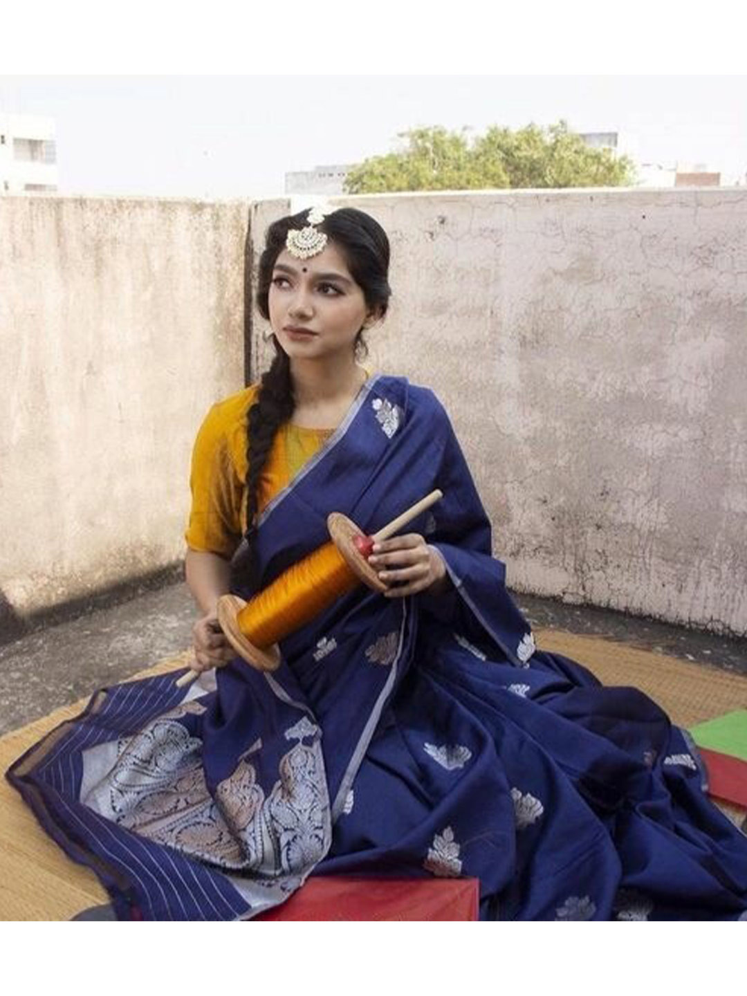 

Fashion Booms Woven Design Zari Pure Silk Kanjeevaram Saree, Navy blue
