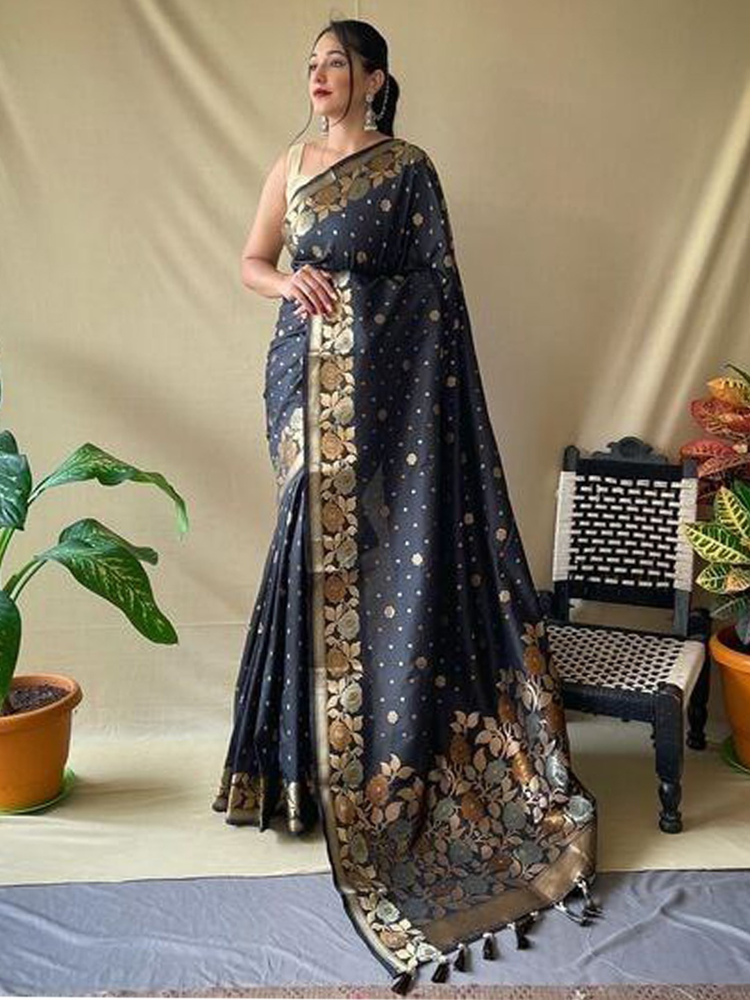 

Fashion Booms Woven Design Zari Pure Silk Kanjeevaram Saree, Black