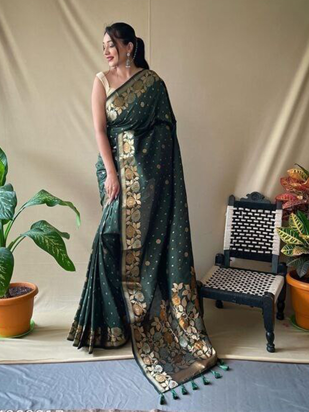 

Fashion Booms Woven Design Zari Pure Silk Kanjeevaram Saree, Green