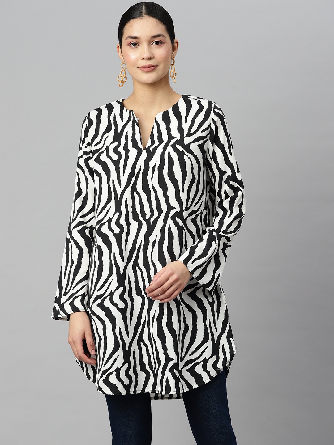

Ives Animal Printed Crepe Longline Top, Black